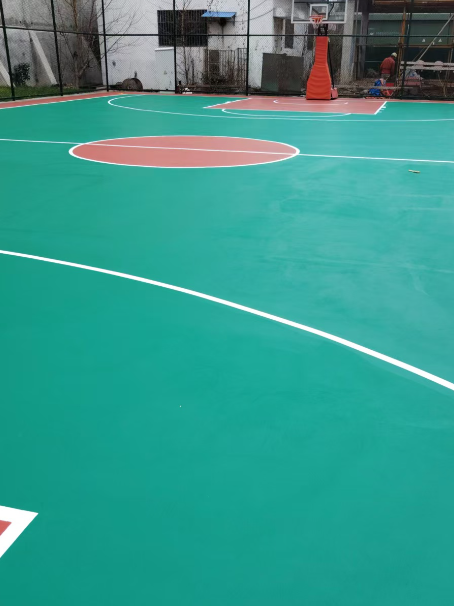 殷都 球场长期使用易出现地面开裂